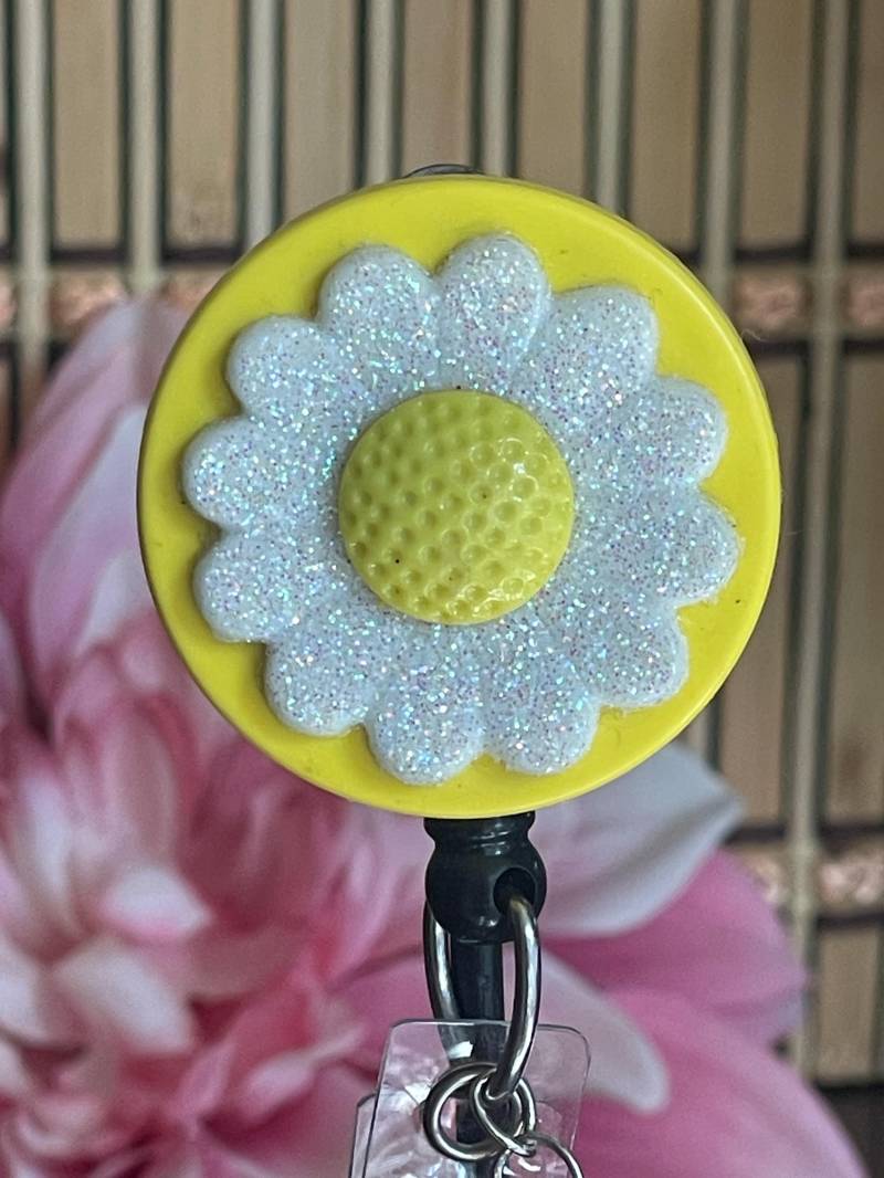 Gänseblümchen Einziehbarer Ausweishalter, Rhinestone-Schmetterlings-Charme von WJDragonflyCreations