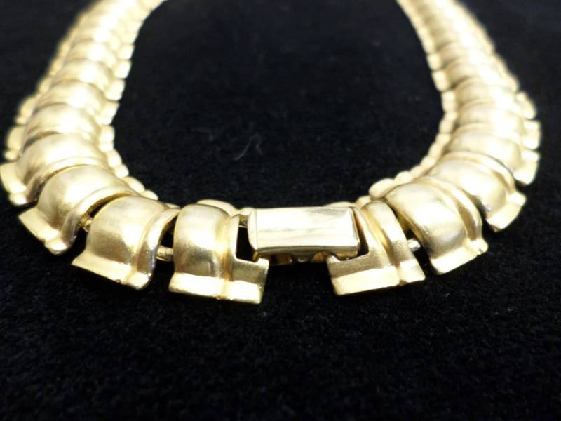 Vintage 1960S Statement Halskette Aus Goldfarbenem Metall von WKDvintage