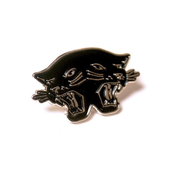 Double Trouble Black Pin von WKNDRSFORLIFE