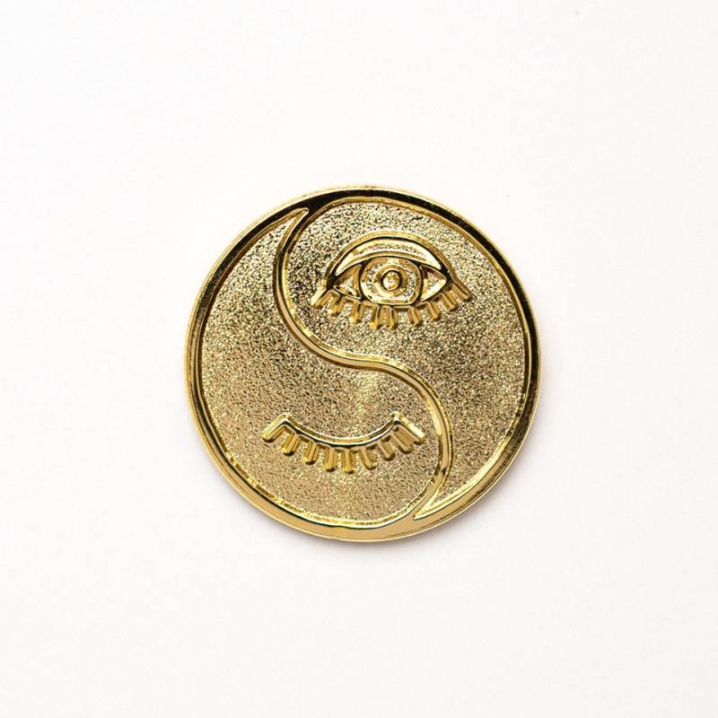 Karma Zahlunggold Pin von WKNDRSFORLIFE