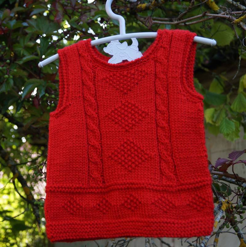Gestrickte Weste. Baby Weste Gestrickt. Handgestrickte Mit Zopfmuster. Kleinkind Merino Wolle Rote Made To Order in Jeder Größe Und Farbe von WLoveCreated