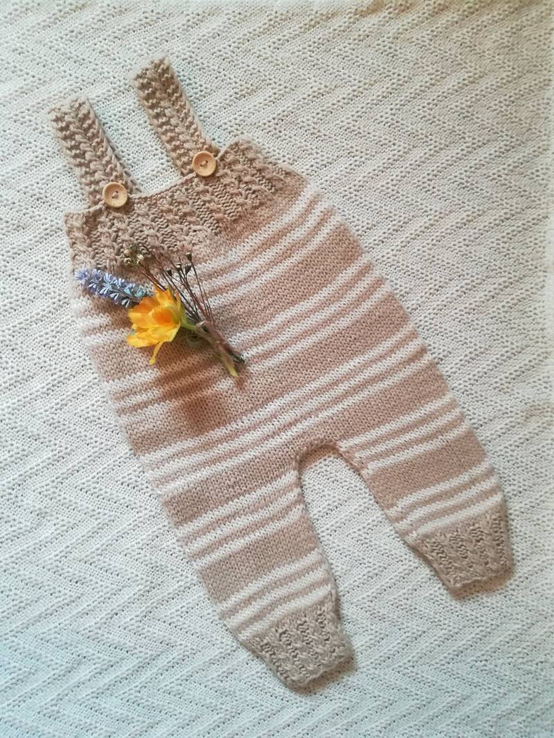 Handgestrickter Baby Strampler Aus Merino Wolle Beige Unisex Latzhose von WLoveCreated