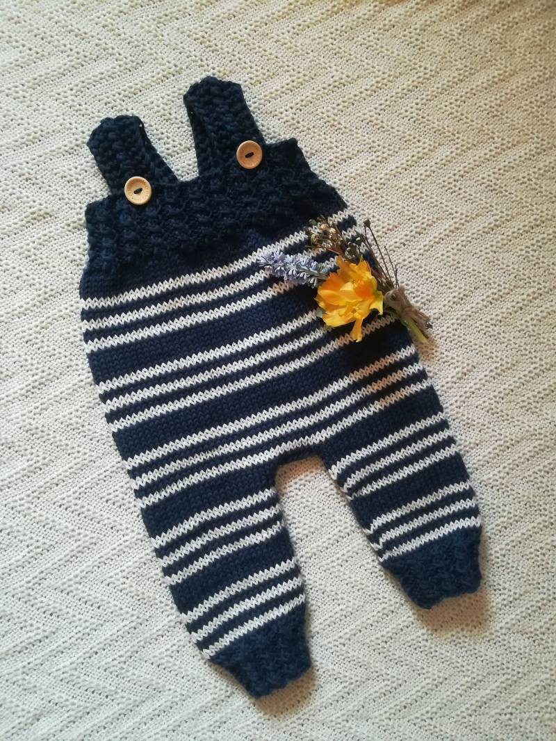 Handgestrickter Strampler Aus Merinowolle Für Babys Blau Gestreifte Latzhose von WLoveCreated