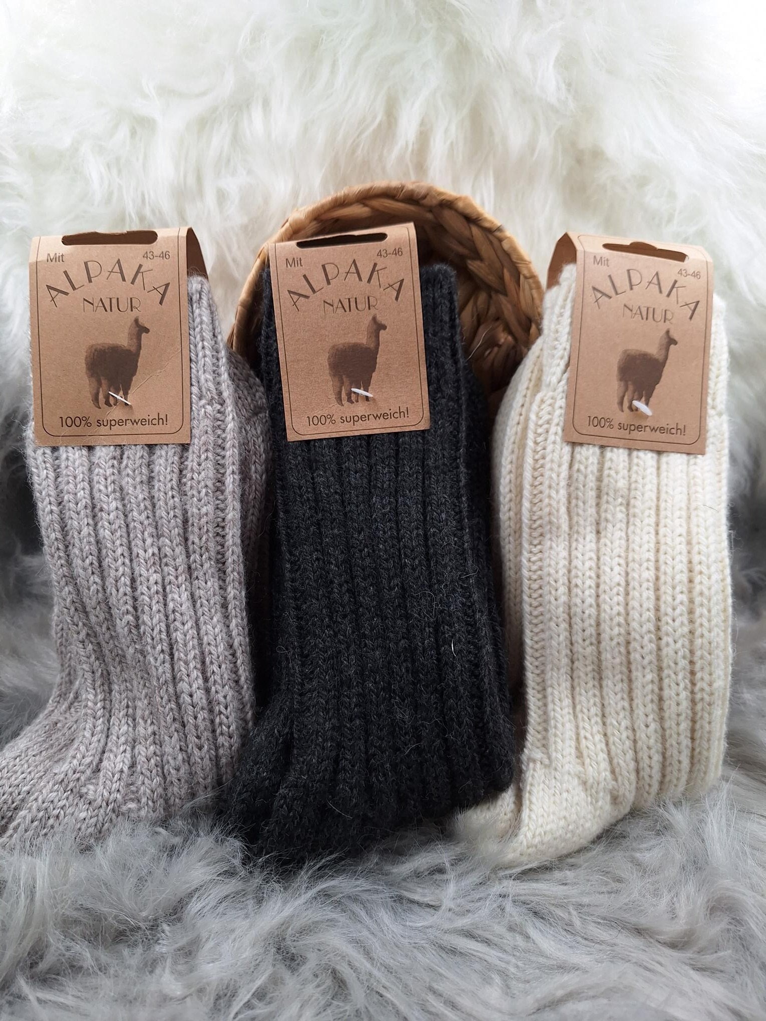2 Paar Socken Mit Alpaka Wolle Für Männer Und Frauen Super Weich Kuschelig Auch Als Geschenk Perfekt Geeignet von WMWollparadies