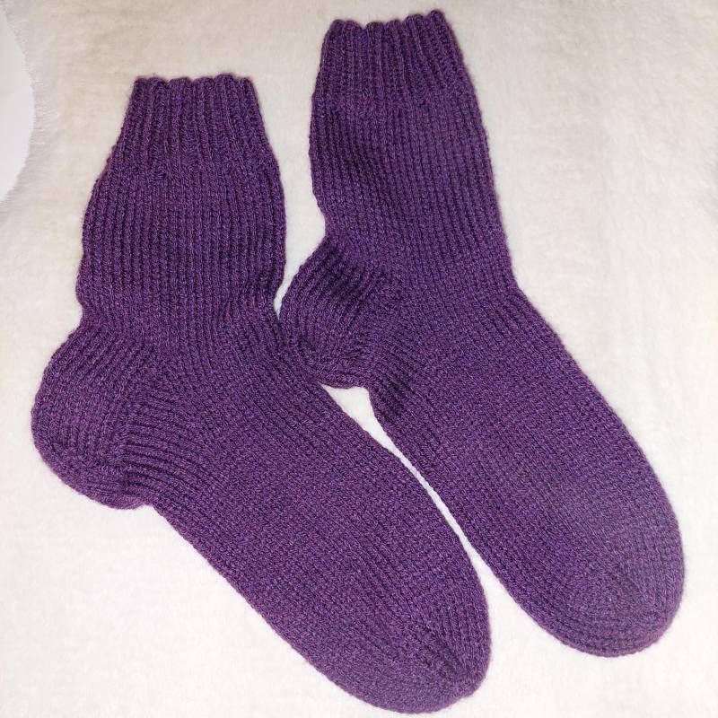 Handgestrickte Socken Für Damen, Lila, Größe 40/41 von WOLLlustAccesoires