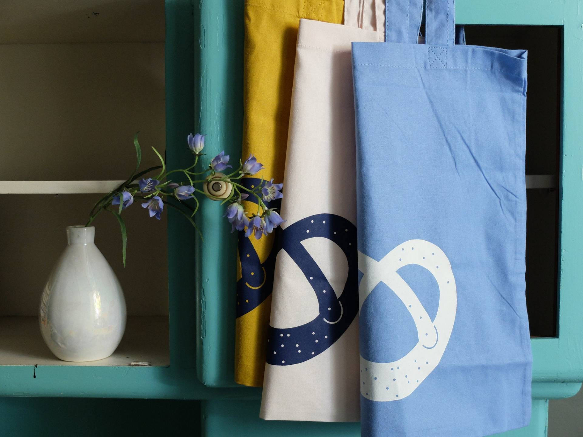 Handbedruckte Stofftasche Mit Breze Handbedruckte Stofftasche Mit Breze von WONDEROFTODAY