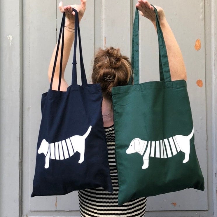 Handbedruckte Stofftasche Mit Dackel Motiv Handbedruckte Stofftasche Mit Dackel Motiv von WONDEROFTODAY