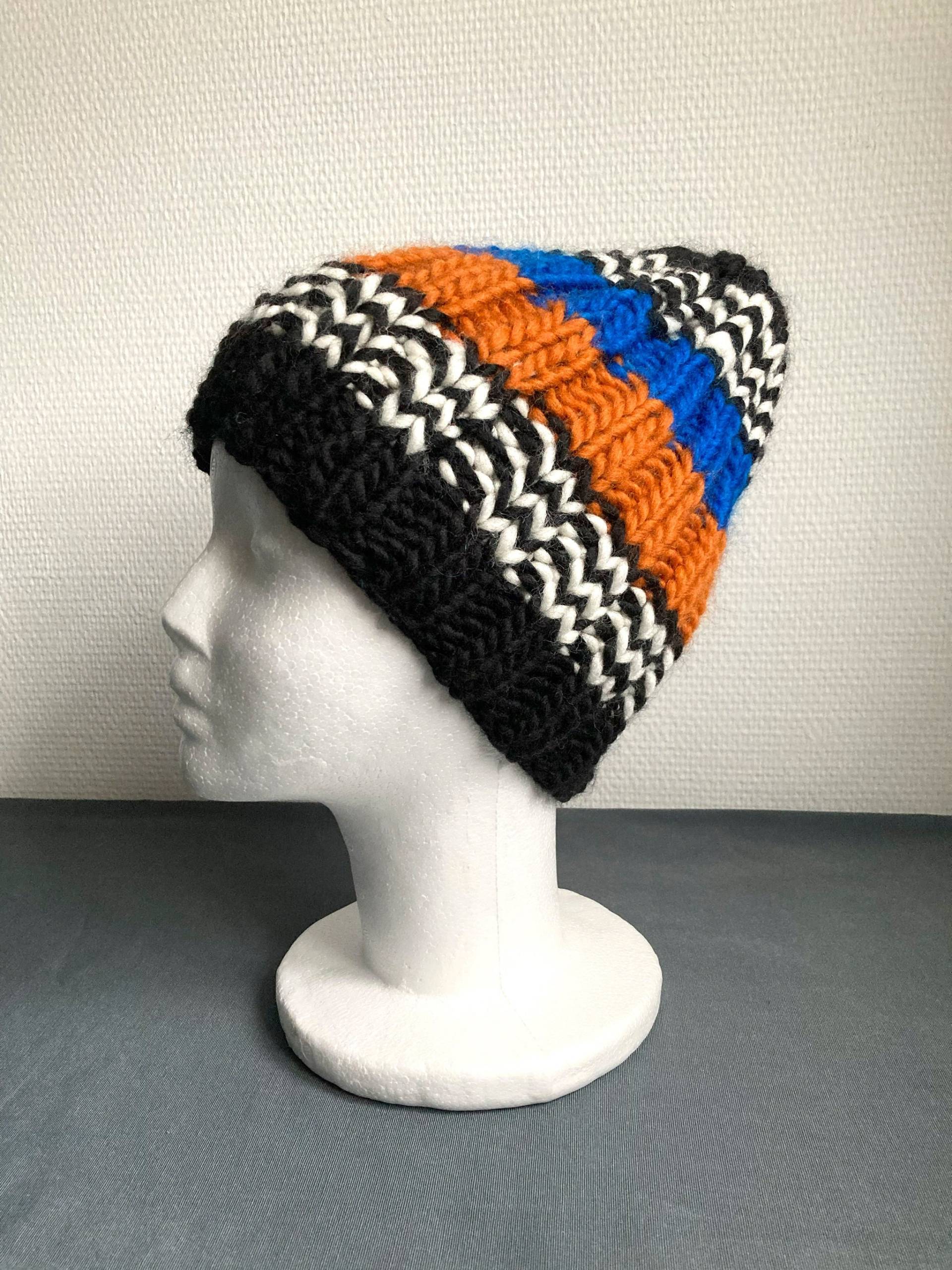 Beanie „Zimt-Royalblau-Schwarz-Weiß". Strickmütze Aus Superweicher Merinowolle Einheitsgröße | 56 - 59 cm Beanie „Zimt-Royalblau-Schwarz-Weiß". Strickmütze Aus Superweicher Merinowolle Einheitsgröße | 56 - 59 cm von WOOLBLOOMY