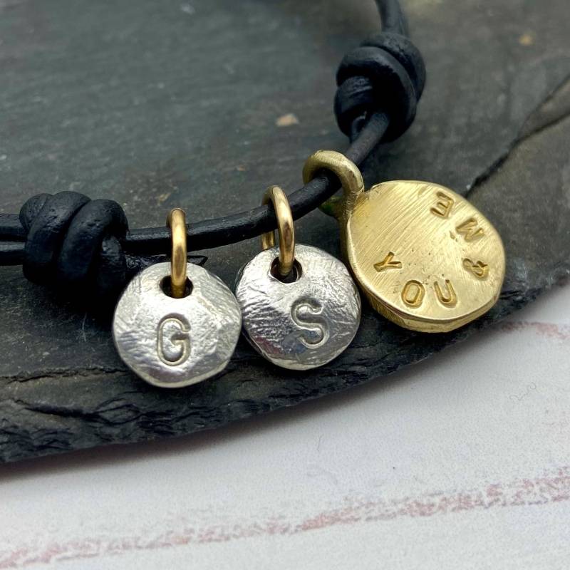 Charm Familie Lederarmband - Personalisierte Freundschaft Armband Personalisiertes Bettelarmband Herren von WORKSHOPone80