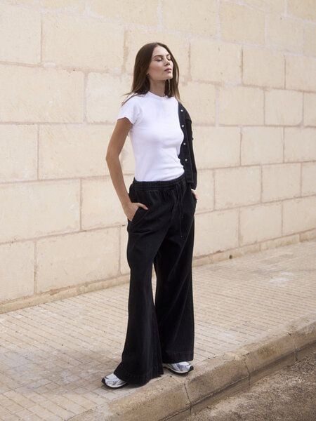 WOTE Geripptes T-Shirt aus Organic Cotton mit Rundhalsausschnitt von WOTE