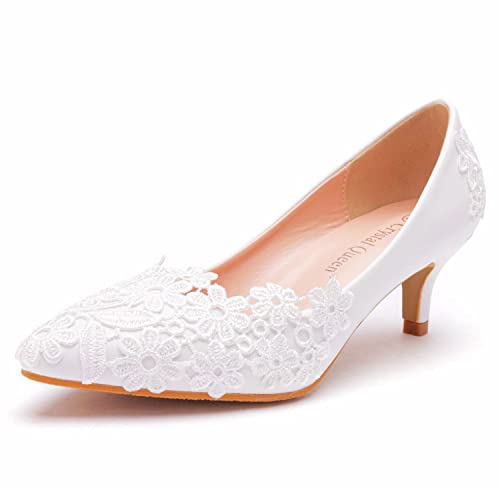 WOkismD Damen Pumps mit Kitten Heels Comfort Pointed Closed Toe Slip-On Schuhe Weiße Spitze Hochzeit Braut Party Kleid Schuhe,Weiß,42 von WOkismD