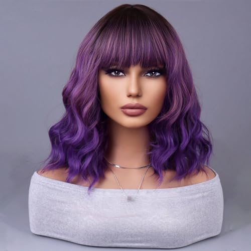 WTHCOS Lila Perücken für Damen, kurz, gelockt, gewellt, violett, Ombré-Perücke mit dunklen Wurzeln, violett, synthetische Perücken für Cosplay, Kostüm, Party, mit Kappe WTHCOS Lila Perücken für Damen, kurz, gelockt, gewellt, violett, Ombré-Perücke mit dunklen Wurzeln, violett, synthetische Perücken für Cosplay, Kostüm, Party, mit Kappe von WTHCOS