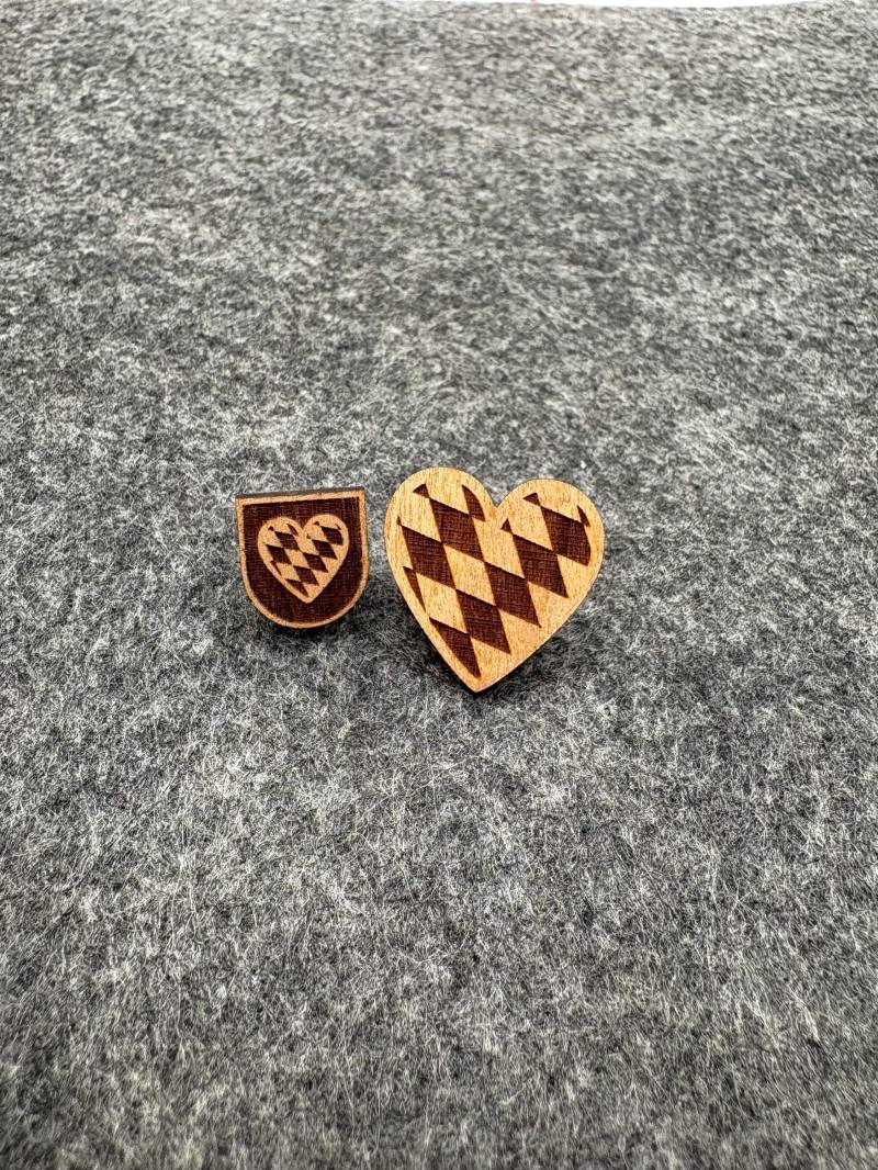 Holz Anstecker Pin Brosche Hutnadel Tracht Lederhose Dirndl Hut Janker Trachtenweste Cap Bayern Herz Rauten Kirwa Oktoberfest Dult Wiesn Holz Anstecker Pin Brosche Hutnadel Tracht Lederhose Dirndl Hut Janker Trachtenweste Cap Bayern Herz Rauten Kirwa Oktoberfest Dult Wiesn von WTOMshop