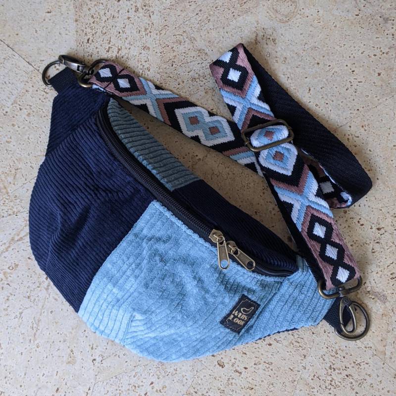 Bauchtasche Cord Hellblau Blau Dunkelblau Crossbody Hip Bag Festival Tasche Damen Herren Umhängetasche Gürteltasche - Handmade By Wurstlook von WURSTLOOK