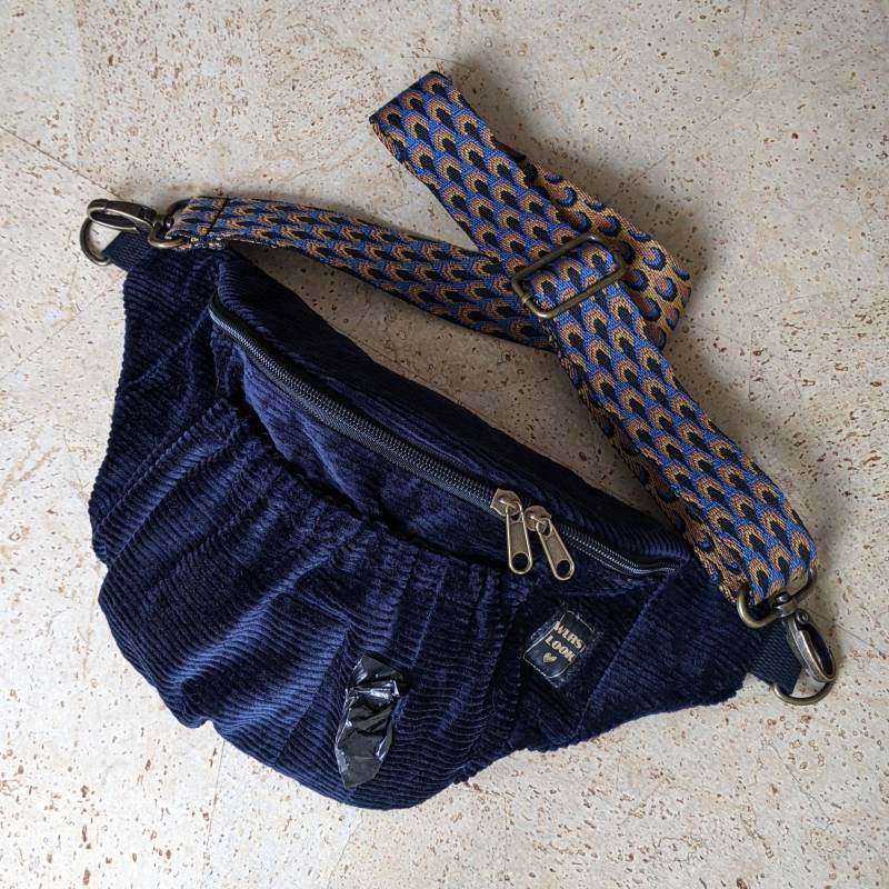 Gassi Bauchtasche Dunkelblau Blau Hund Leckerlibeutel Kotbeutelspender Hundetraining Tasche Cord Dogwalking Bag - Handmade By Wurstlook von WURSTLOOK