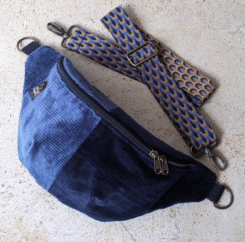 Bauchtasche Cord Blau Crossbody Hip Bag Festival Tasche Damen Herren Umhängetasche Gürteltasche - Handmade By Wurstlook von WURSTLOOK
