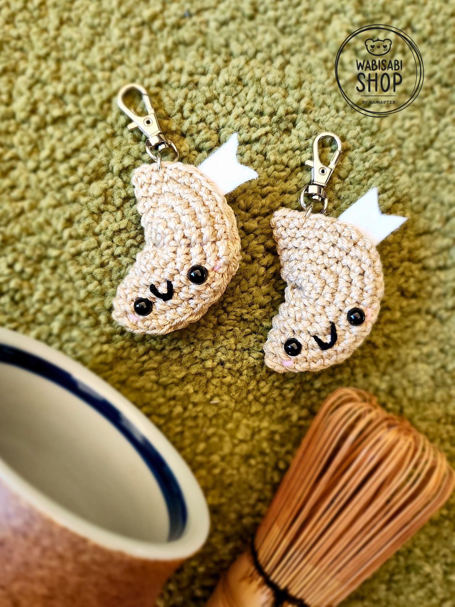 Handgemachter Amigurumi Schlüsselanhänger. Kawaii Glückskekse. Wabisabi Samiart23 Shop. Geschenkidee Handgemachter Amigurumi Schlüsselanhänger. Kawaii Glückskekse. Wabisabi Samiart23 Shop. Geschenkidee von WabisabiSamiart23