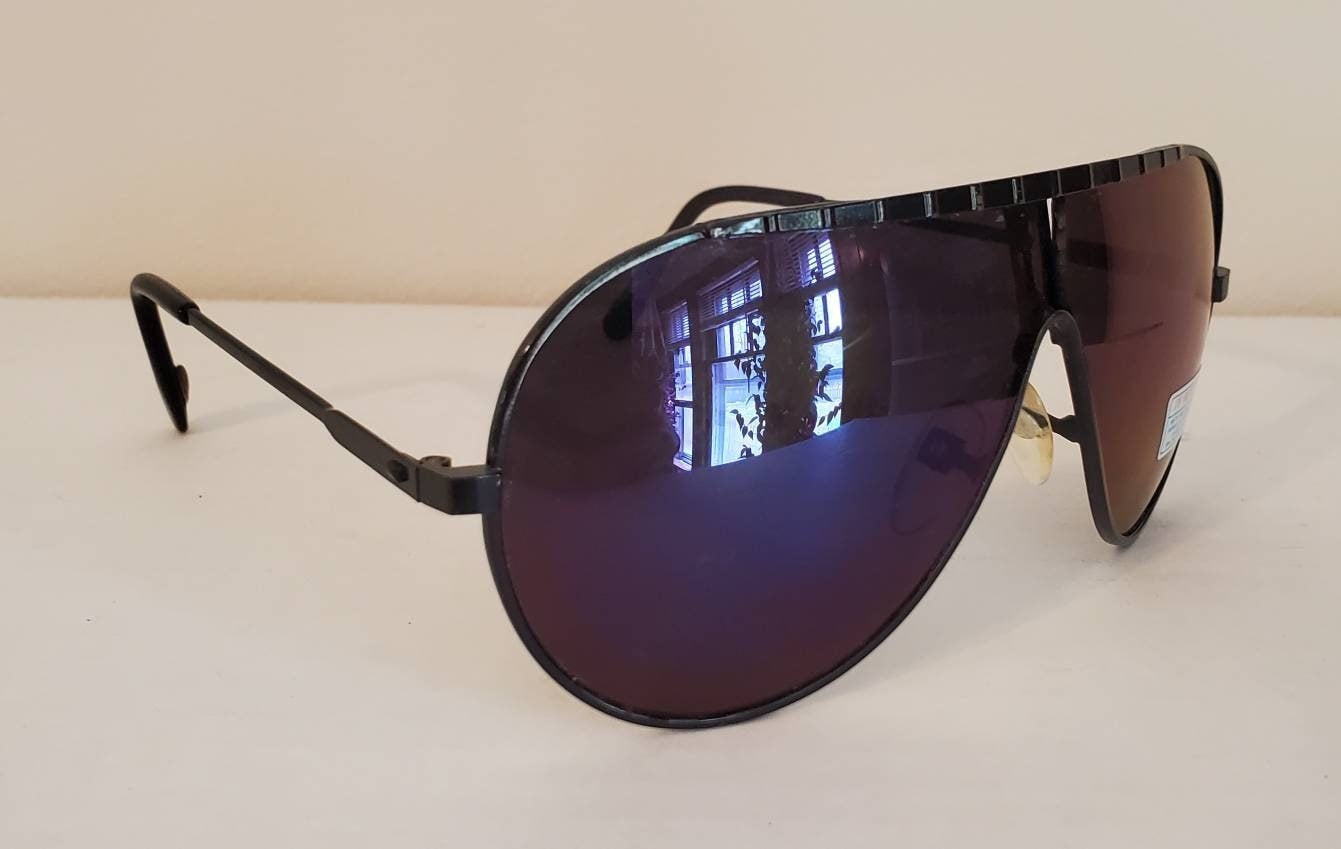 Vintage Aviator Sonnenbrille // Party Sommer Pilotenbrille Retro Strand Blaue Gläser Schwarze Metallrahmen von WadesRadShades