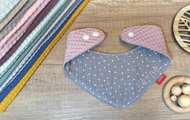 Halstuch, Dreieckstuch Aus Waffelstoff/Musselin Wende-Halstuch, Sabbertuch Für Baby & Kleinkind - Personalisierbar Mit Namen Altrosa Grau Halstuch, Dreieckstuch Aus Waffelstoff/Musselin Wende-Halstuch, Sabbertuch Für Baby & Kleinkind - Personalisierbar Mit Namen Altrosa Grau von WaffelLiebe