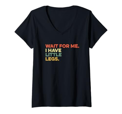 Damen Warte auf Mich, ich Habe kleine Beine, kleine, lustige, Kurze Person T-Shirt mit V-Ausschnitt Damen Warte auf Mich, ich Habe kleine Beine, kleine, lustige, Kurze Person T-Shirt mit V-Ausschnitt von Wait For Me I Have Little Legs Funny Stubby Petite