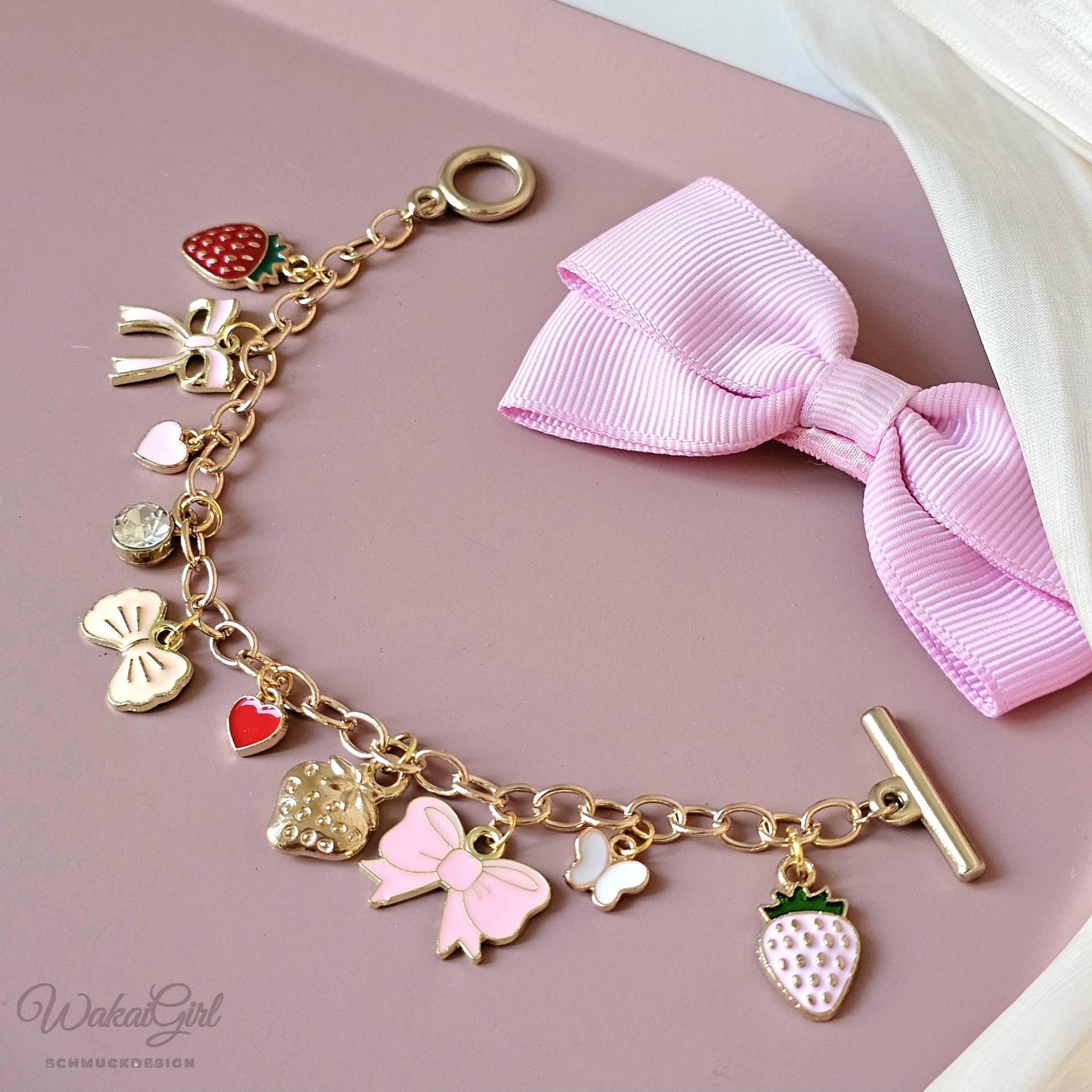 Charm Armband Gold Schleife Anhänger, Bettelarmband, Gliederarmband Edelstahl, Kawaii Aesthetic, Handmade Schmuck, Geschenk Für Mädchen von WakaiGirl