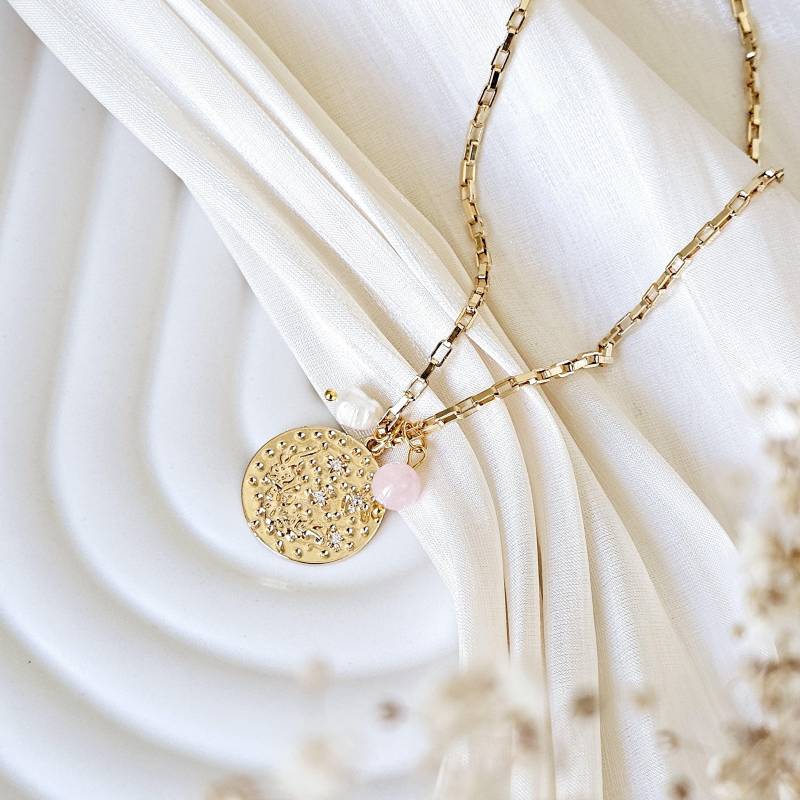 Geburtsblume Halskette Mit Geburtsstein, März Kirschblüten Kette, Zierliche Rosenquarz Halskette, Süßwasserperlen Charm, Handmade Geschenk von WakaiGirl