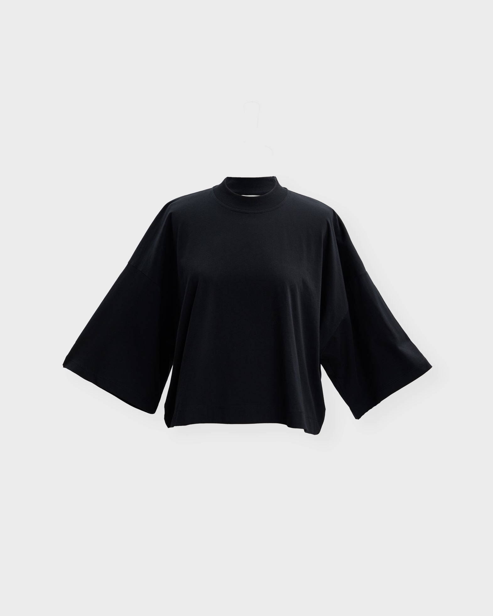 Wakakuu Icons T-Shirt Kim Oversized Cropped Black von Wakakuu Icons
