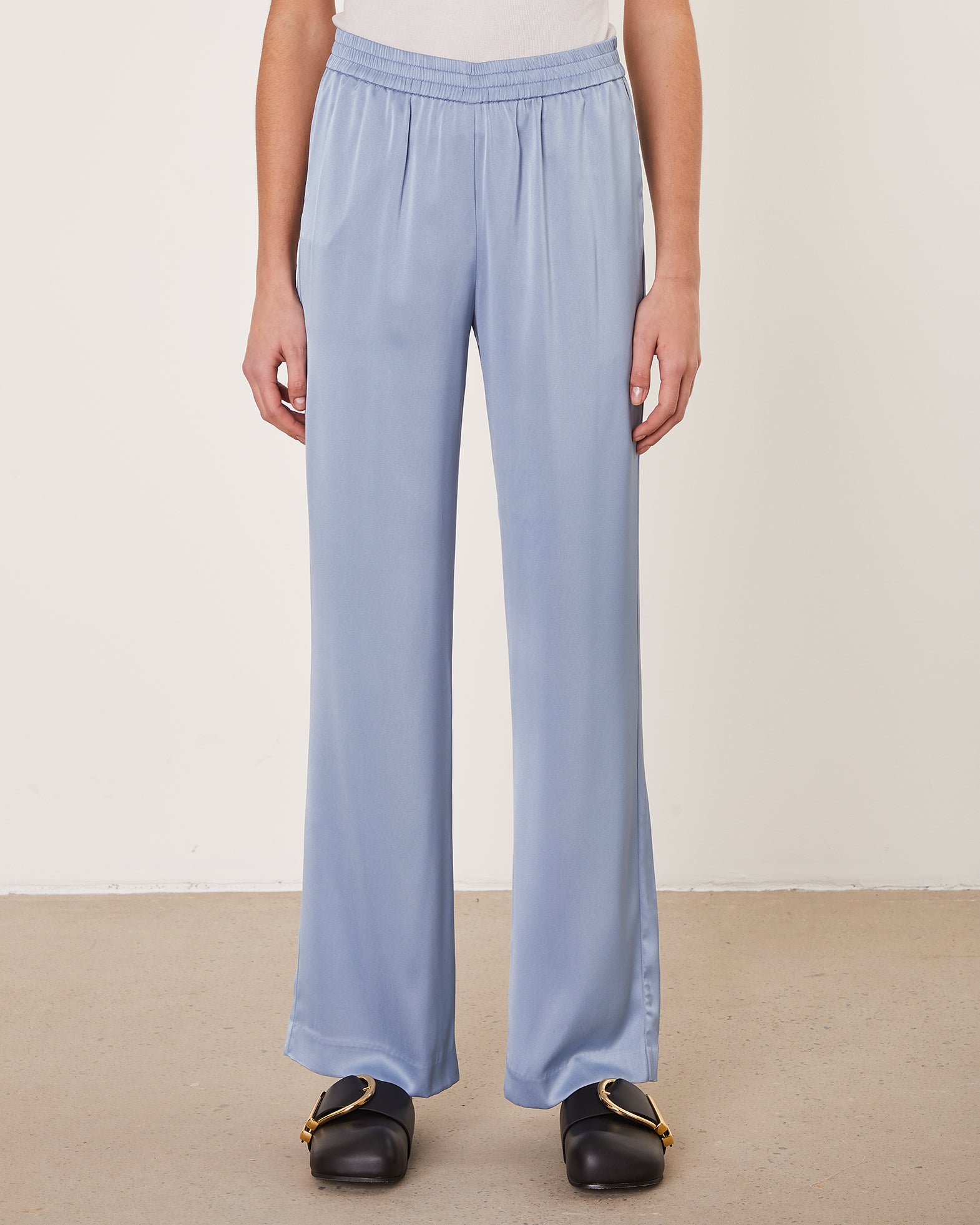 Wakakuu Icons Trousers Satin Blå von Wakakuu Icons