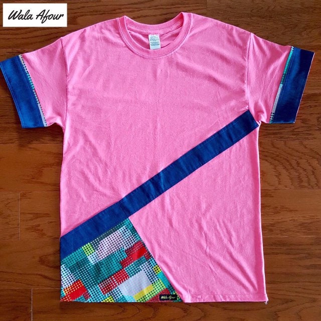 Wala Afilled-T-Shirt Aus Jeansstoff Mit Bedruckten Tasche & Details Wala Afilled-T-Shirt Aus Jeansstoff Mit Bedruckten Tasche & Details von WalaAfour