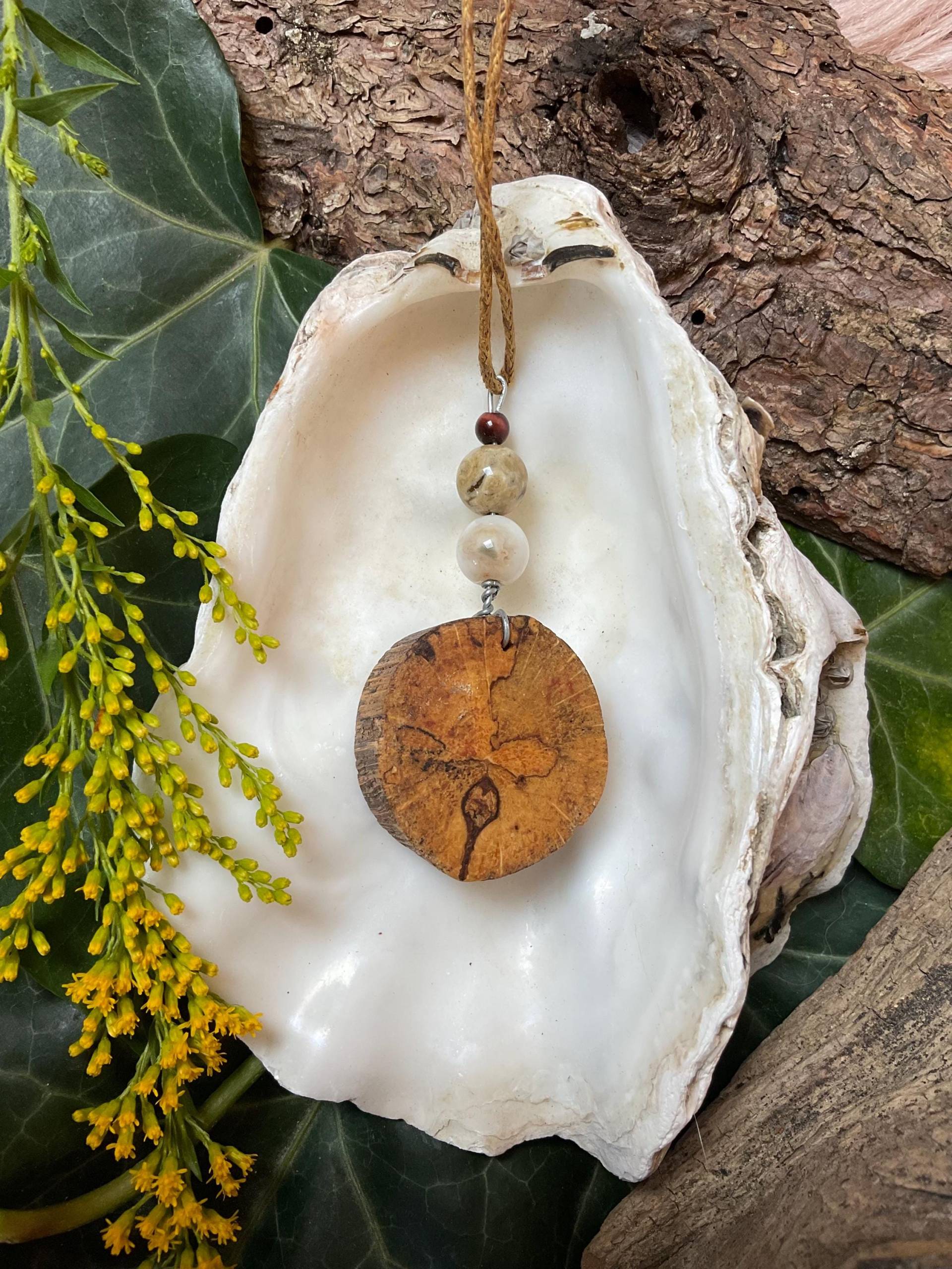 Naturschmuck; Kettenanhänger; Holzanhänger; Astscheibe; Kraftschmuck; Waldschmuck Naturschmuck; Kettenanhänger; Holzanhänger; Astscheibe; Kraftschmuck; Waldschmuck von WaldFreya