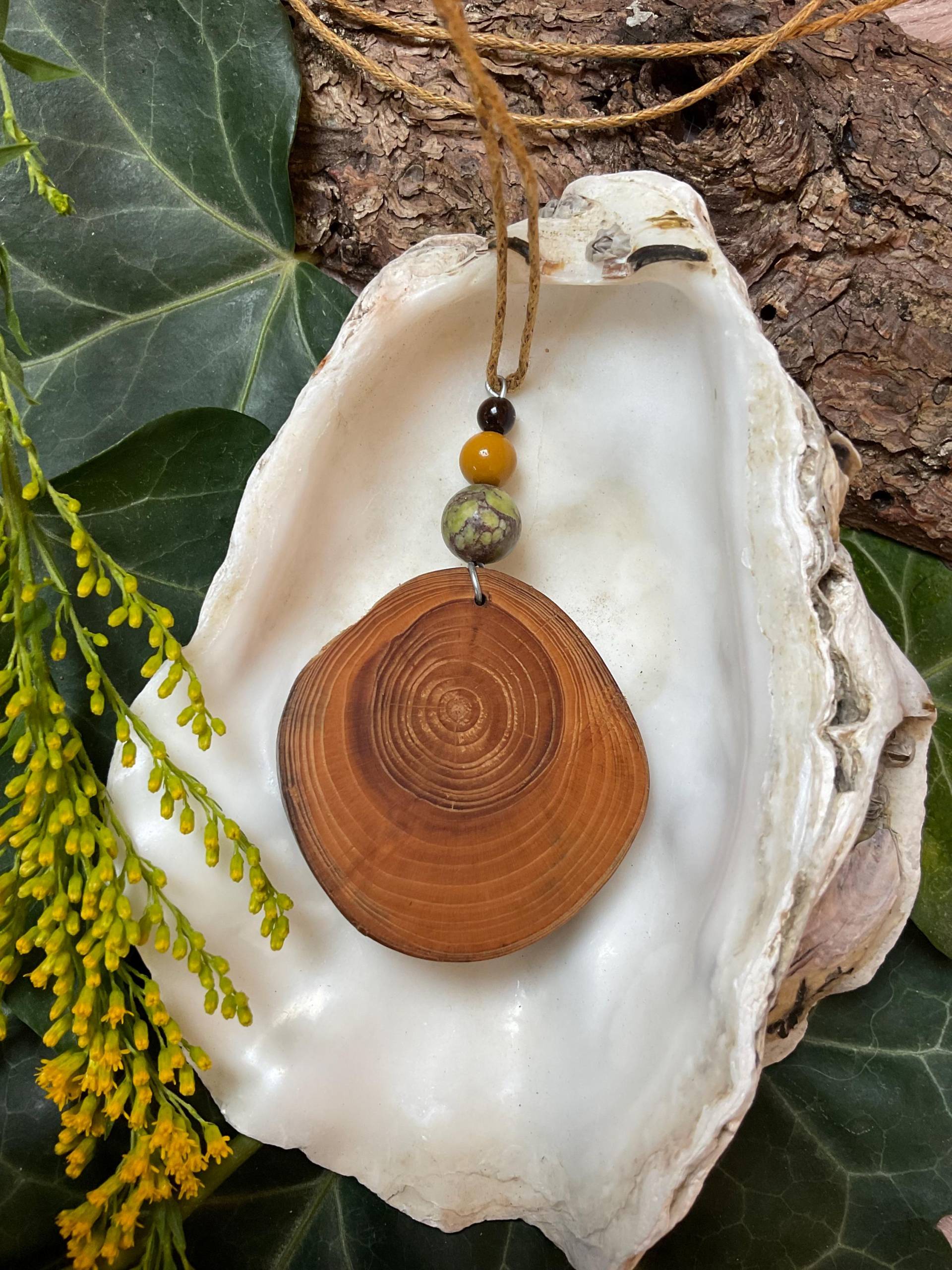 Naturschmuck; Kettenanhänger; Holzanhänger; Astscheibe; Kraftschmuck; Waldschmuck Naturschmuck; Kettenanhänger; Holzanhänger; Astscheibe; Kraftschmuck; Waldschmuck von WaldFreya