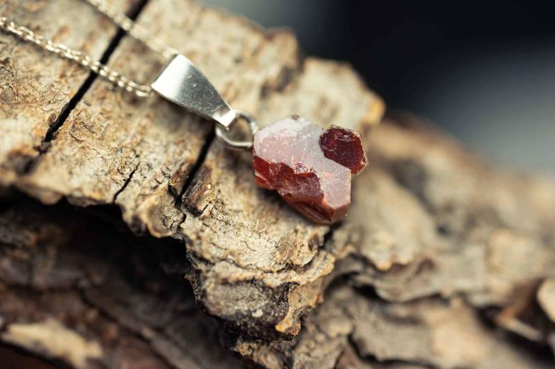 Seltener Vanadinit Kristall Anhänger Mit 925Er Silberkette/Halskette Waldesleuchten Silberschmuck 620 von Waldesleuchten