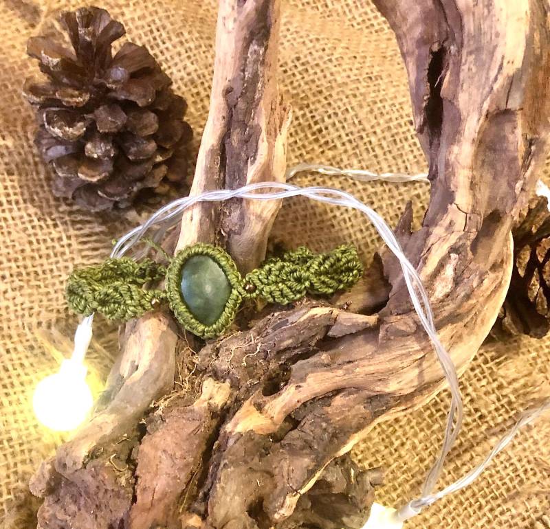 Makramee Armband „Waldherz" Mit Moosachat Und Tiegerauge von Waldgefluesterseele