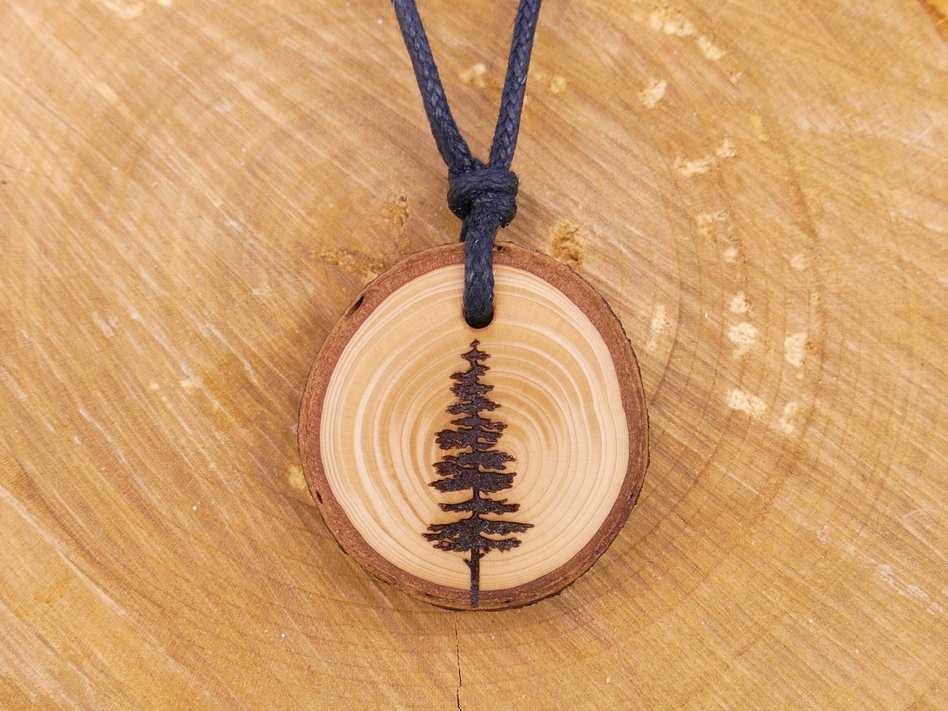 Astscheiben Halskette "Fichte" Aus Zedernholz Mit Rinde | Baum Holz Und Baumwolle Vegan Natürlich Waldherz Astscheiben Halskette "Fichte" Aus Zedernholz Mit Rinde | Baum Holz Und Baumwolle Vegan Natürlich Waldherz von WaldherzZollernalb
