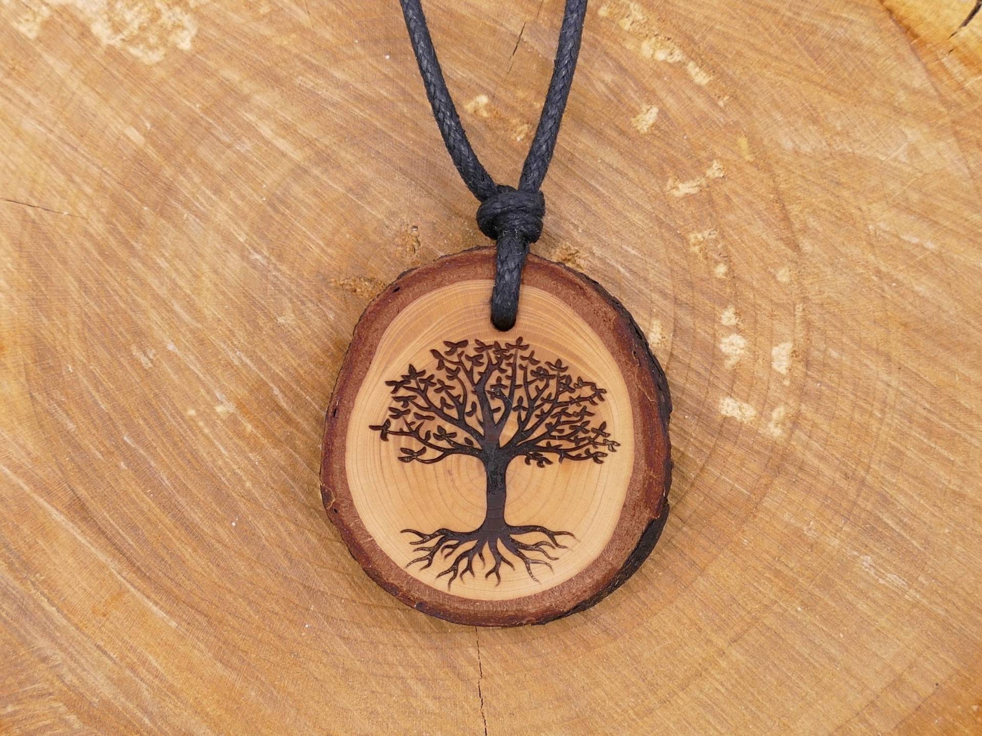 Astscheiben Halskette "Lebensbaum" Aus Zedernholz Mit Rinde | Baum Holz Und Baumwolle Vegan Natürlich Waldherz Astscheiben Halskette "Lebensbaum" Aus Zedernholz Mit Rinde | Baum Holz Und Baumwolle Vegan Natürlich Waldherz von WaldherzZollernalb
