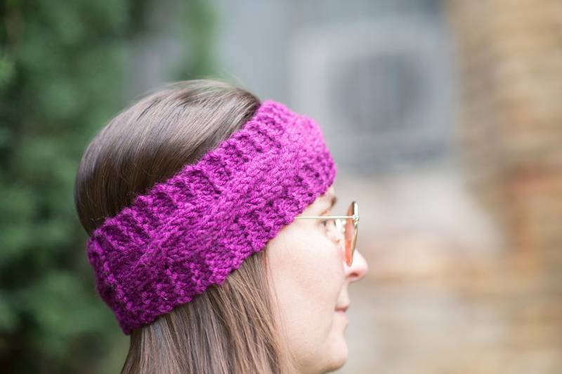 Lila Gestricktes Stirnband Für Frauen Warmes Zopfmuster Winter Teenager Mädchen Geschenk von WalkAndWarmHats