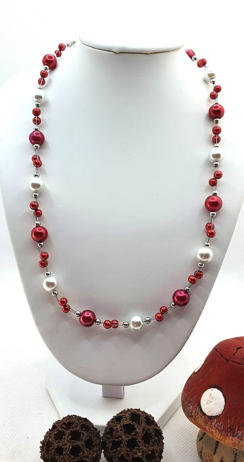 Halskette Rot Weiß Glasperlen Kette Geschenk, Glasperlenkette Mit Roten Und Silbernen Perlen, Silberkette Perlen Rot, Perlenschmuck von WalkersWunderWerke