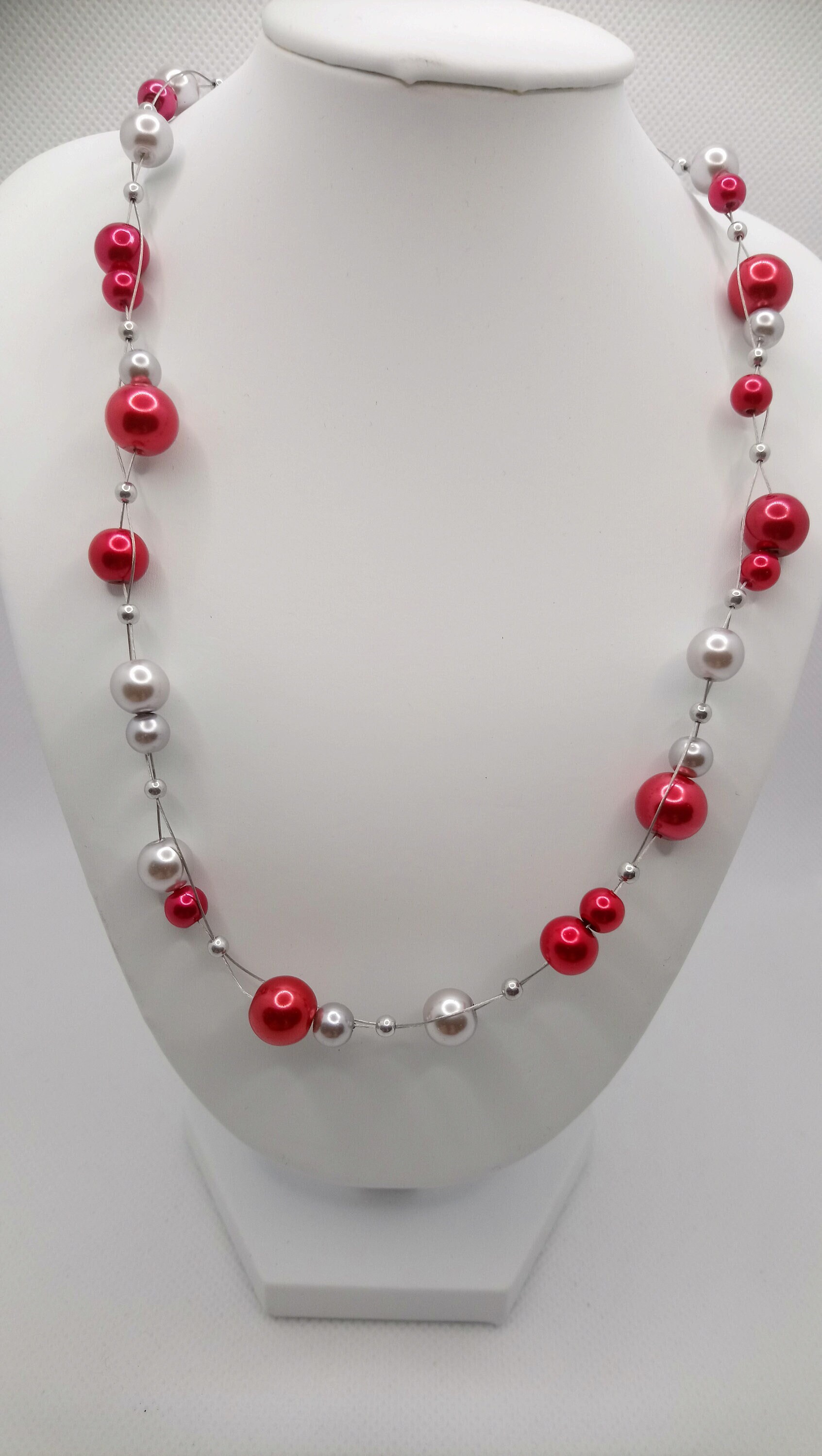 Halskette Silbern Rot Glasperlen Kette Geschenk, Perlenkette Mit Roten Und Silbernen Perlen, Silberkette Perlen Rot, Perlenschmuck Halskette Silbern Rot Glasperlen Kette Geschenk, Perlenkette Mit Roten Und Silbernen Perlen, Silberkette Perlen Rot, Perlenschmuck von WalkersWunderWerke