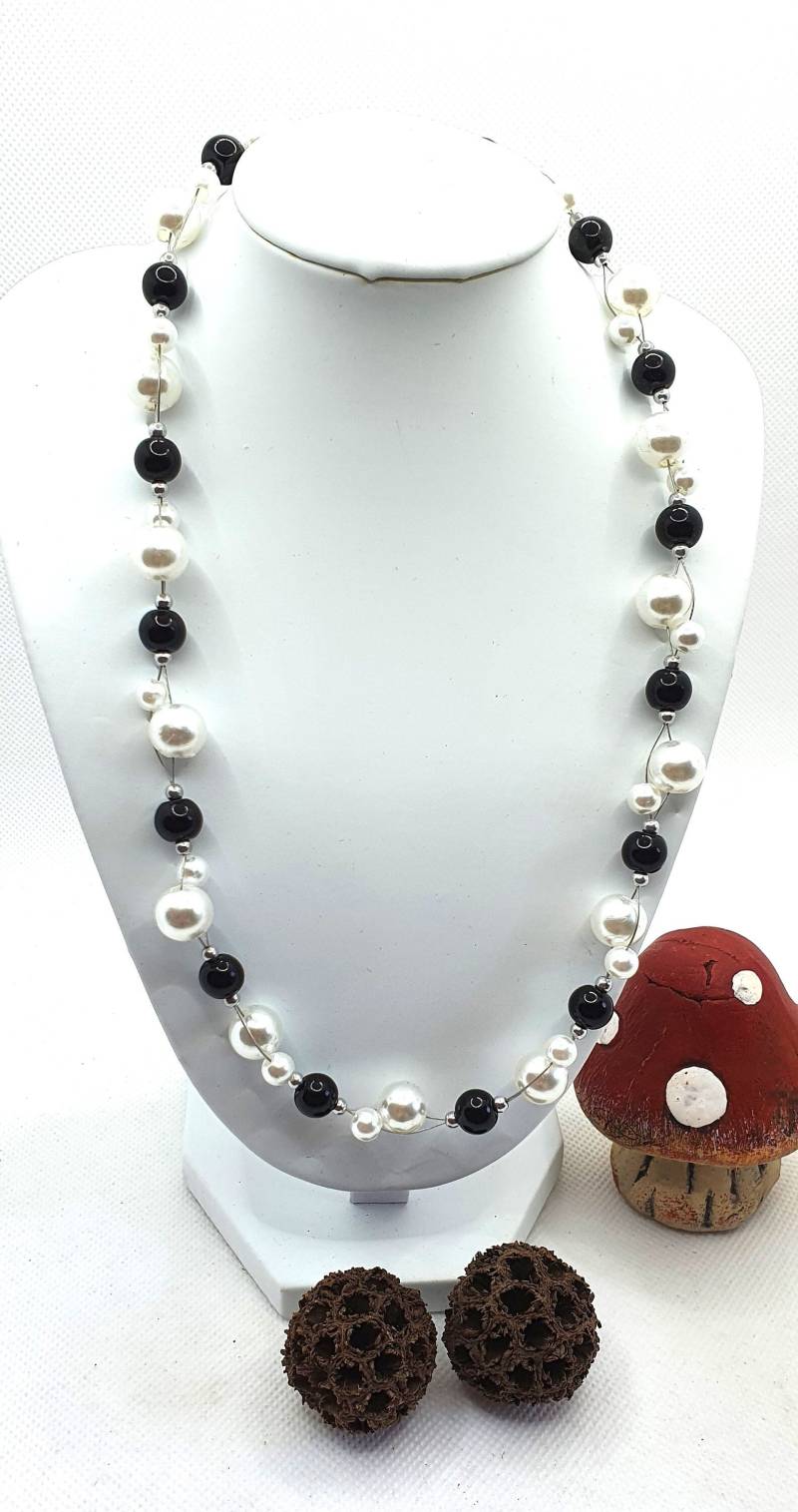 Kette, Perlenkette Schwarz Weiß, Silberkette Mit Glasperlen, Schmuck, Geschenk Frauen Modern, Unikat Weihnachtsgeschenk Kette, Perlenkette Schwarz Weiß, Silberkette Mit Glasperlen, Schmuck, Geschenk Frauen Modern, Unikat Weihnachtsgeschenk von WalkersWunderWerke