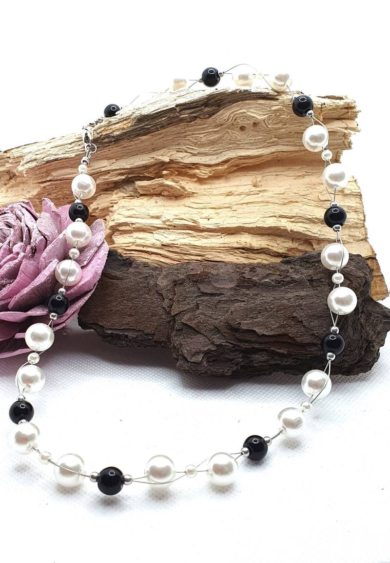 Kette, Perlenkette Schwarz Weiß, Silberkette Mit Glasperlen, Schmuck, Geschenk Frauen Modern, Unikat Weihnachtsgeschenk von WalkersWunderWerke