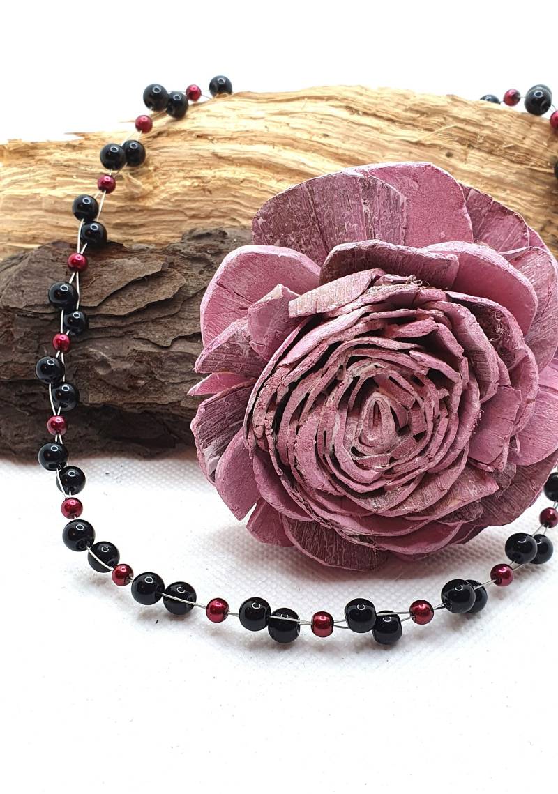 Perlenkette Rot Schwarz, Kette Geschenk, Mit Roten Und Schwarzen Perlen, Silberkette Perlenschmuck Modern von WalkersWunderWerke