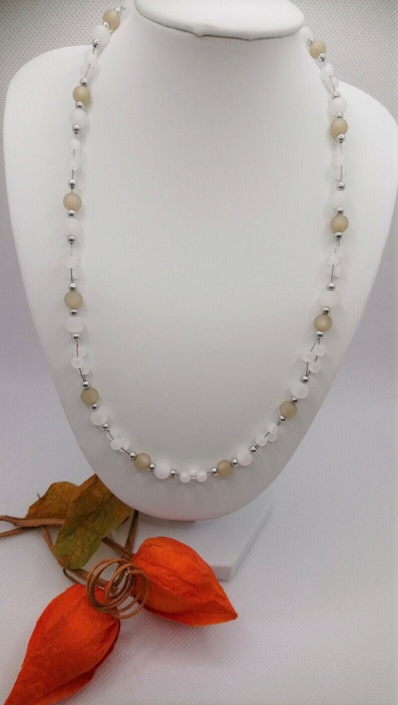 Perlenkette Weiß Grau, Silberkette Mit Polarisperlen, Perlenschmuck Modern, Halskette Perlen Perlenkette Weiß Grau, Silberkette Mit Polarisperlen, Perlenschmuck Modern, Halskette Perlen von WalkersWunderWerke