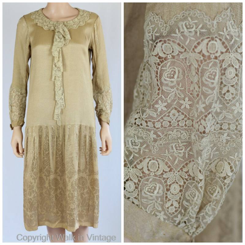 1920Er Jahre Kleid Flapper Jazz Ära Beige Seide Satin Tageskleid Mit Komplizierten Lace Trim Kragen Und Ärmeln, Größe S-M Tragbaren Super Zustand von WalkinVintage
