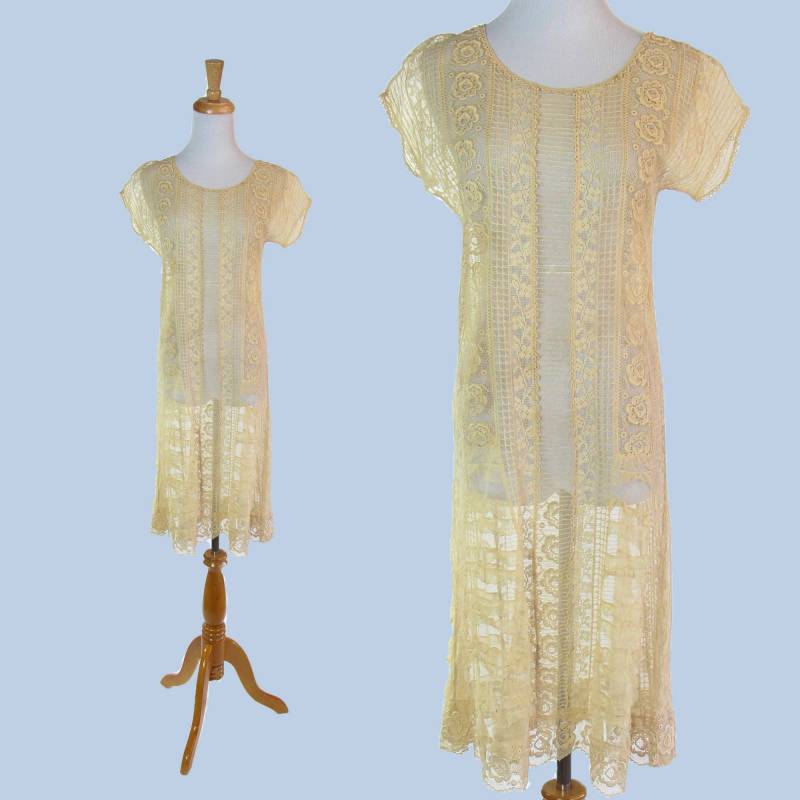 Jahrgang Der 1920Er Jahre Kleid Beige Blume Spitze Filethäkeln Angehoben Stickerei Xs Tragbare Zustand von WalkinVintage