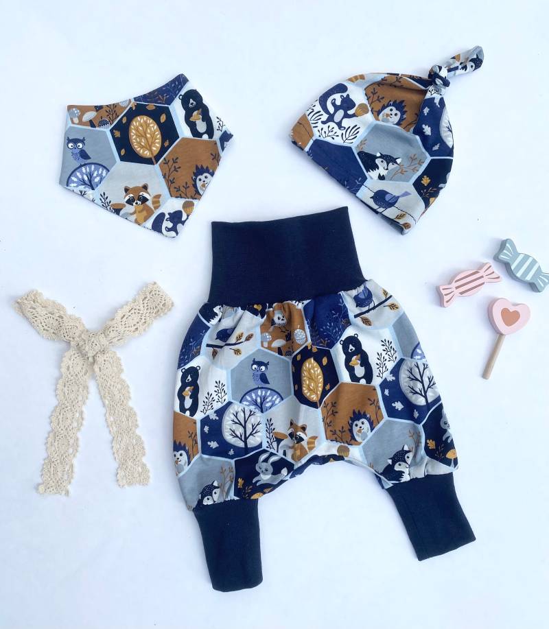 Baby-Set Pumphose + Mütze Halstuch Für Babys Aus Jersey Individuelle Gestaltet von Walkoon