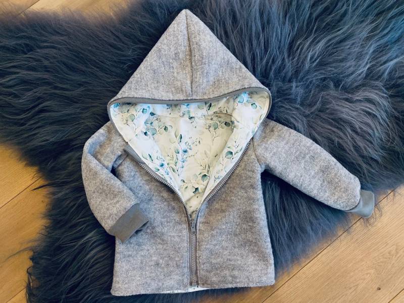 Walkjacke Walk Hellgrau Bündchen Grau Eukalyptus Mit Reißverschluss Und Kapuze Futter Individuell Gestalten von Walkoon