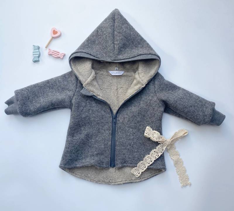 Walkjacke Walk Mittelgrau Bündchen in Grau Meliert Mit Teddy-Futter Reißverschluss Und Kapuze Futter Individuell Gestalten von Walkoon