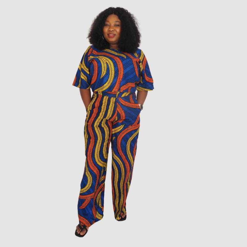 Traditionelles Zweiteiler-Crop-Top Mit Gerader Hose von WallRitual