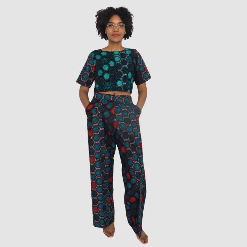 Traditionelles Zweiteiler-Crop-Top Mit Gerader Hose von WallRitual