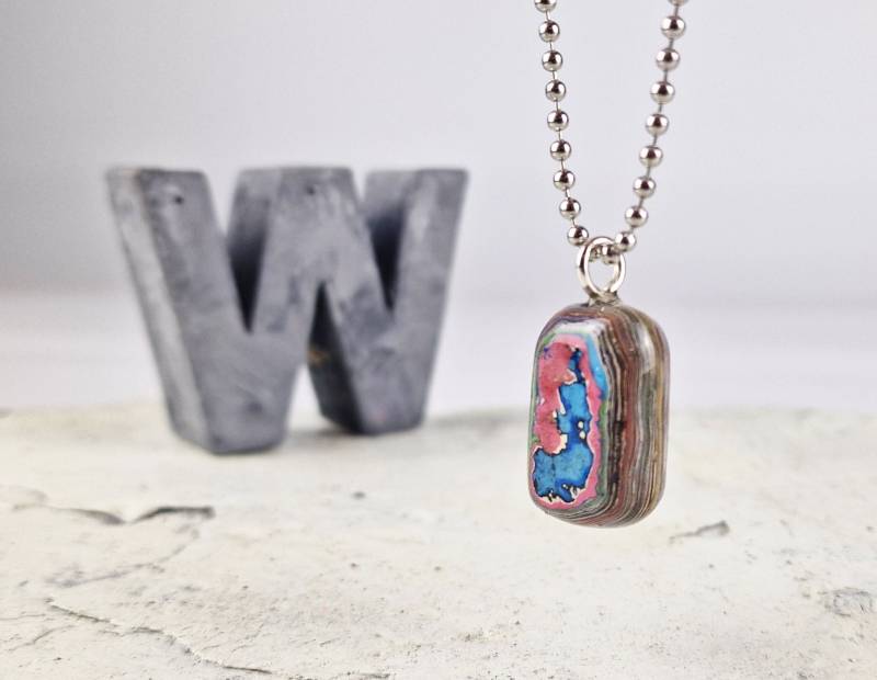 Halskette Mit Anhängern Aus Graffitilackschichten Upcycling Schmuck Graffitischmuck . Einzelstück Beidseitig Tragbar von WalldiamondsShop
